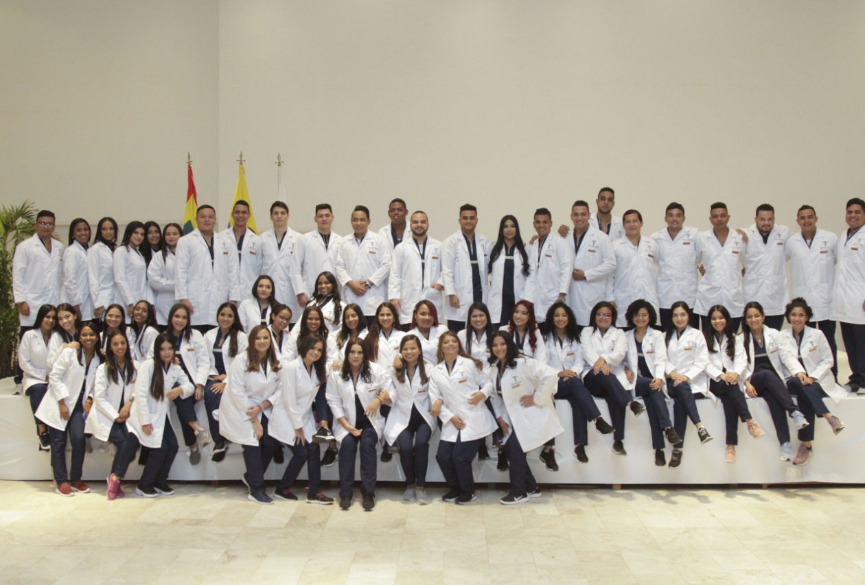 Imposición de batas blancas programa de Medicina CURN 2019