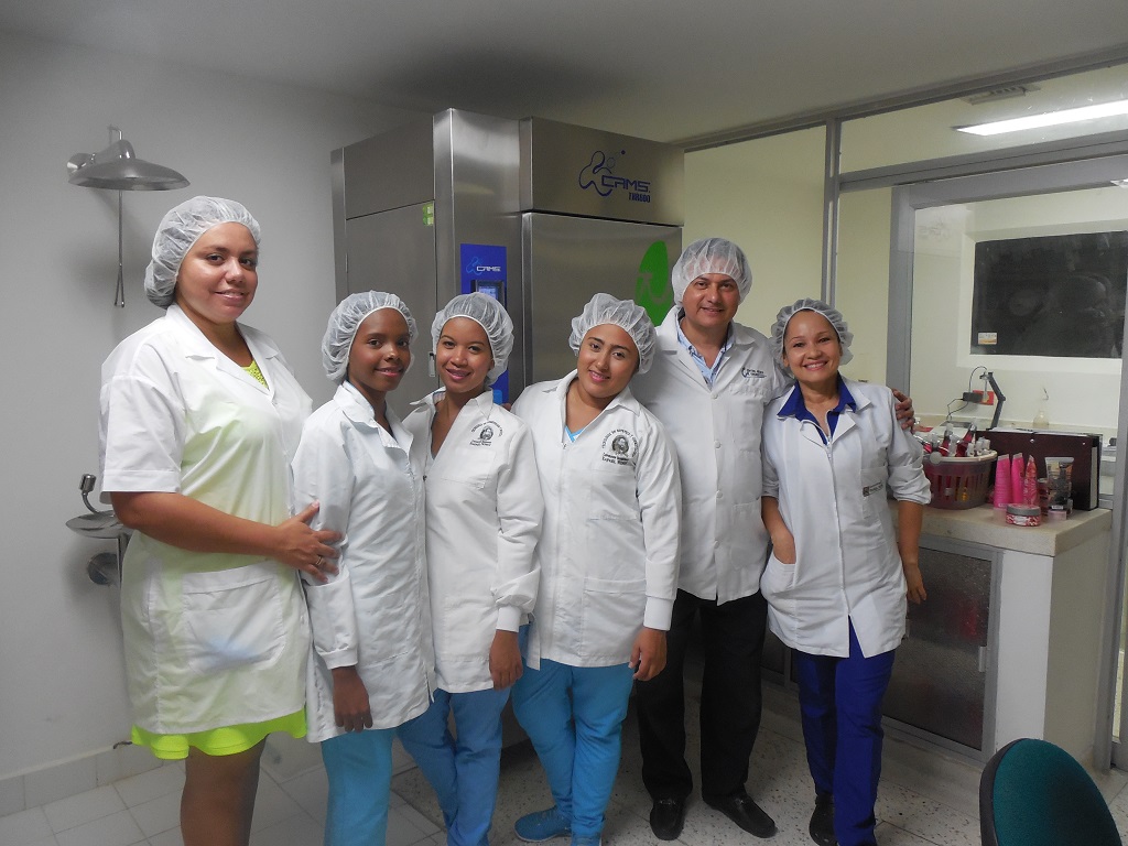 programa_de_tecnologia_en_estetica_y_cosmetologia_barranquilla_visita_laboratorios_ross_dele_2016.JPG