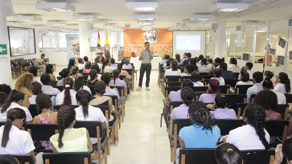 programa_de_trabajo_social_realiza_primer_foro_sobre_movimientos_sociales_uninunez_2016.jpg